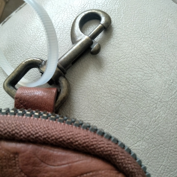 American leather Co.coin purse with attachment beautiful flowers on both sides - Picture 2 of 8